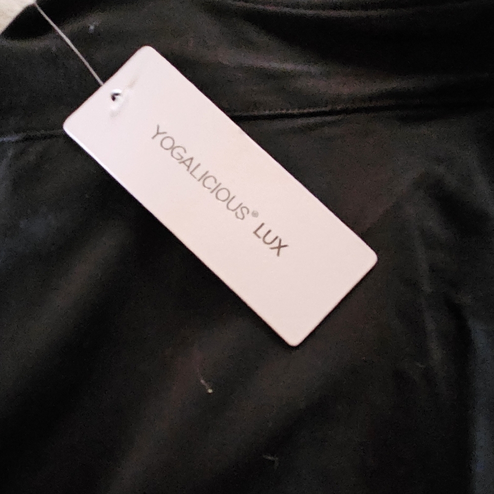 Sleek Black Leggings - Picture 6 of 7